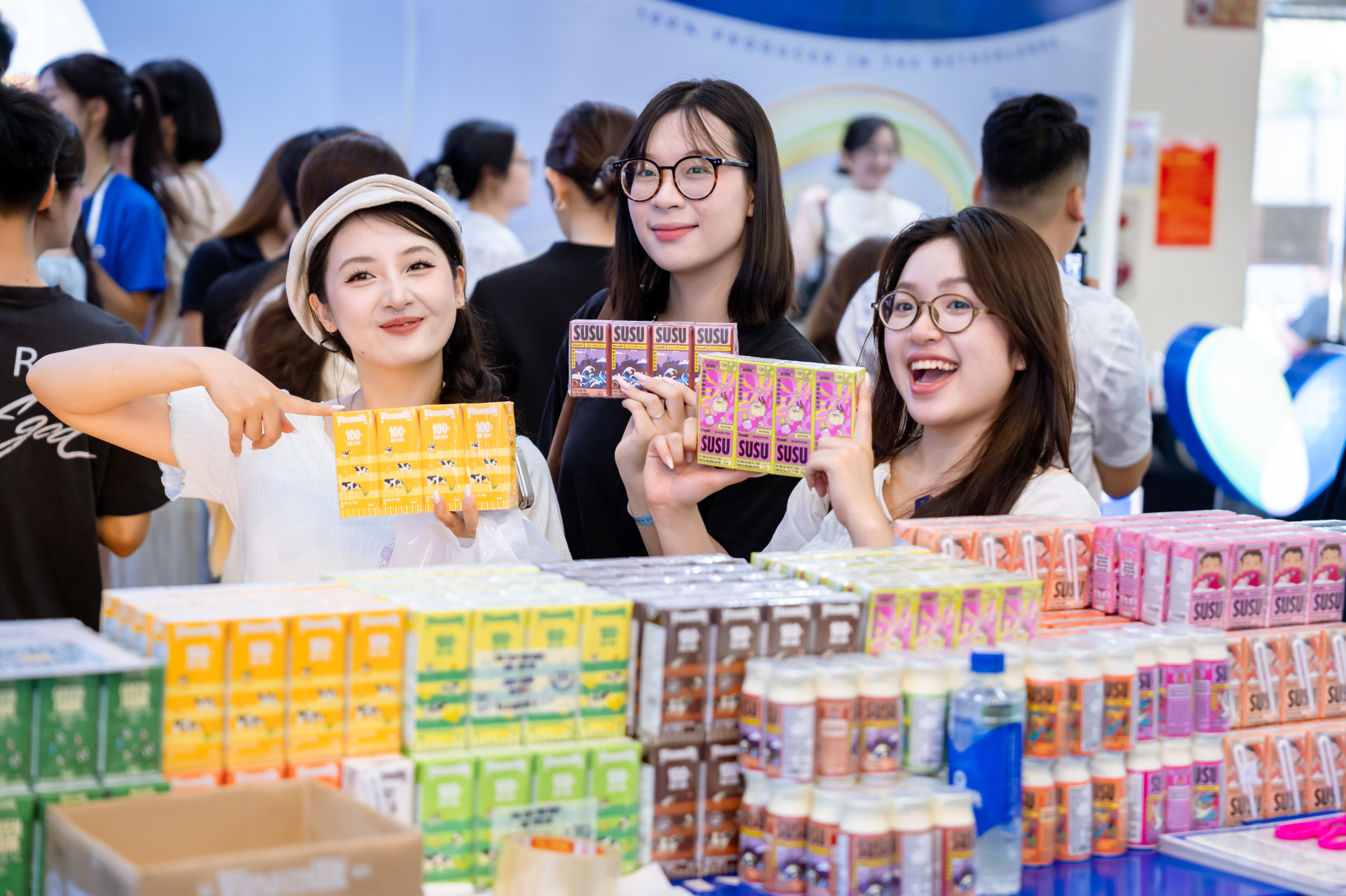 Rất nhiều hoạt động trải nghiệm sản phẩm.