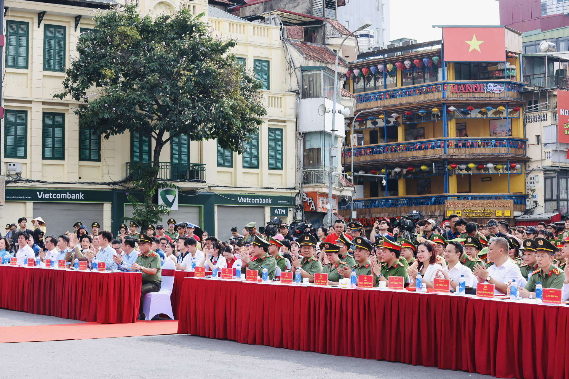 Công an thành phố Hà Nội tổ chức Lễ hưởng ứng Cuộc thị sáng tạo video clip “Tổ quốc bình yên” - Ảnh: Vi Nam.