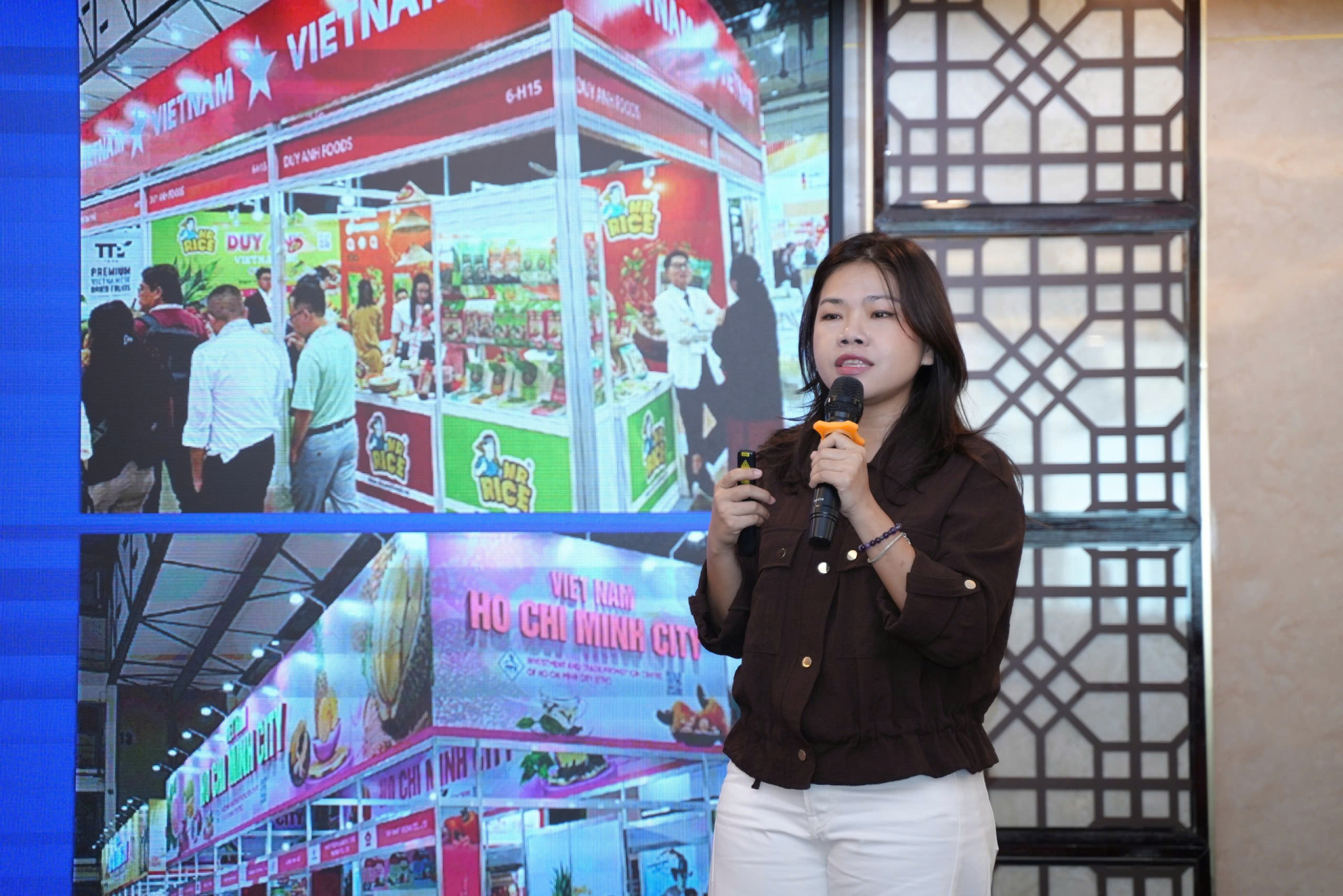 Chuyên gia tập huấn kiến thức cần thiết cho doanh nghiệp khởi nghiệp.
