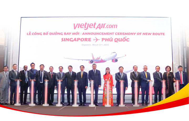 GS.TS Nguyễn Thị Phương Thảo là nữ tỷ phú đô la đầu tiên của Việt Nam và là người phụ nữ đã tạo ra bước ngoặt lớn trong ngành hàng không khi đưa việc đi lại bằng máy bay trở nên phổ biến với mọi người dân.