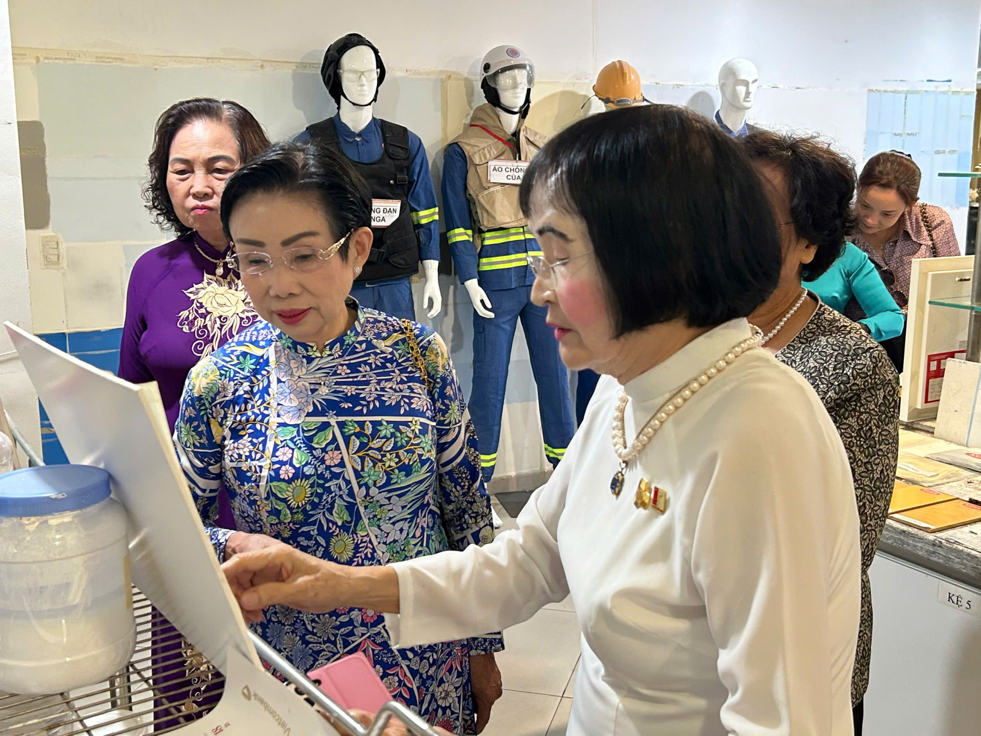 PGS.TS Nguyễn Thị Hòe, Nữ trí thức đưa khoa học Việt vươn tầm thế giới. Ảnh: Cẩm Viên. 