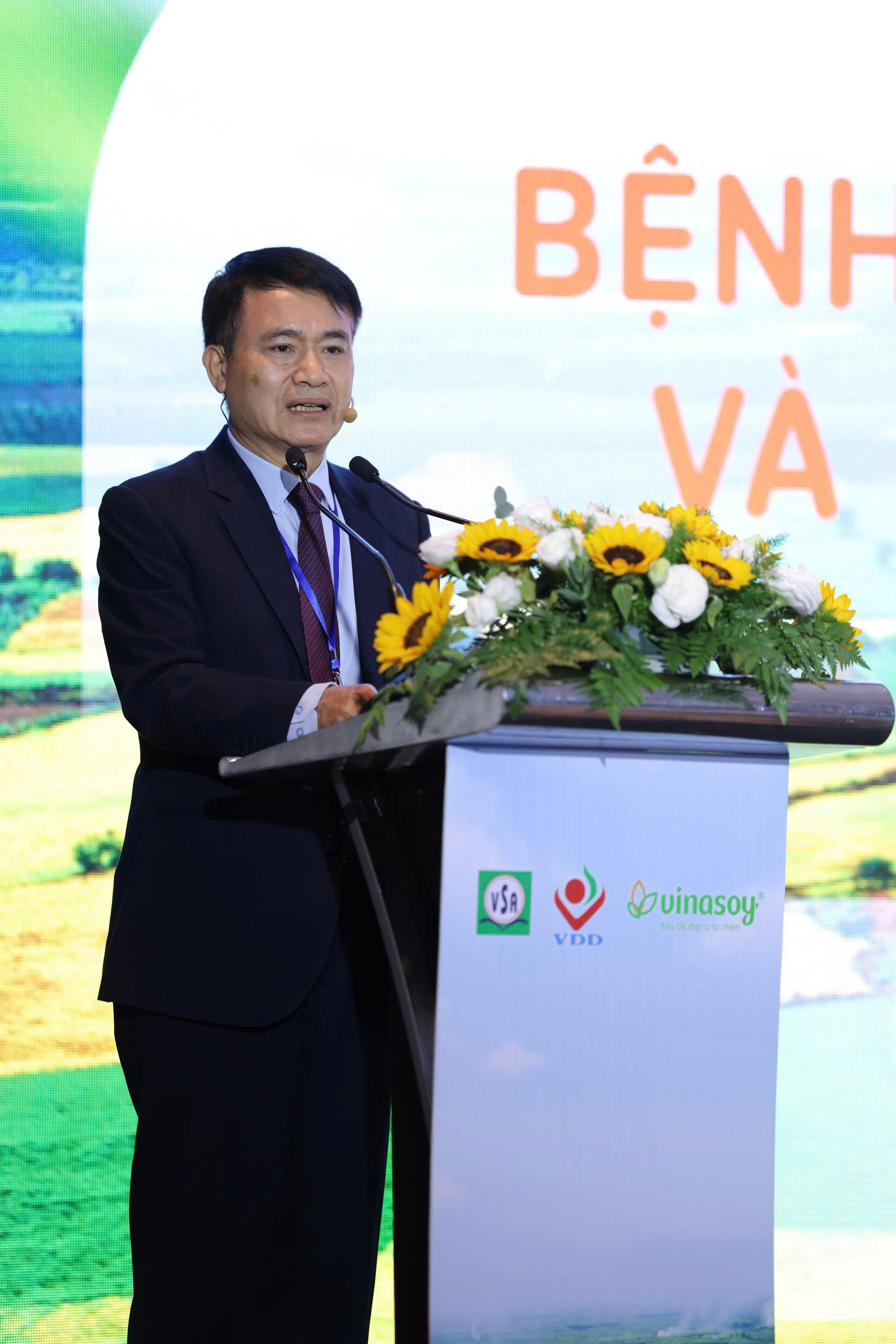 Viện Trưởng Viện Dinh dưỡng PGS.TS Trần Thanh Dương phát biểu khai mạc Hội thảo khoa học.