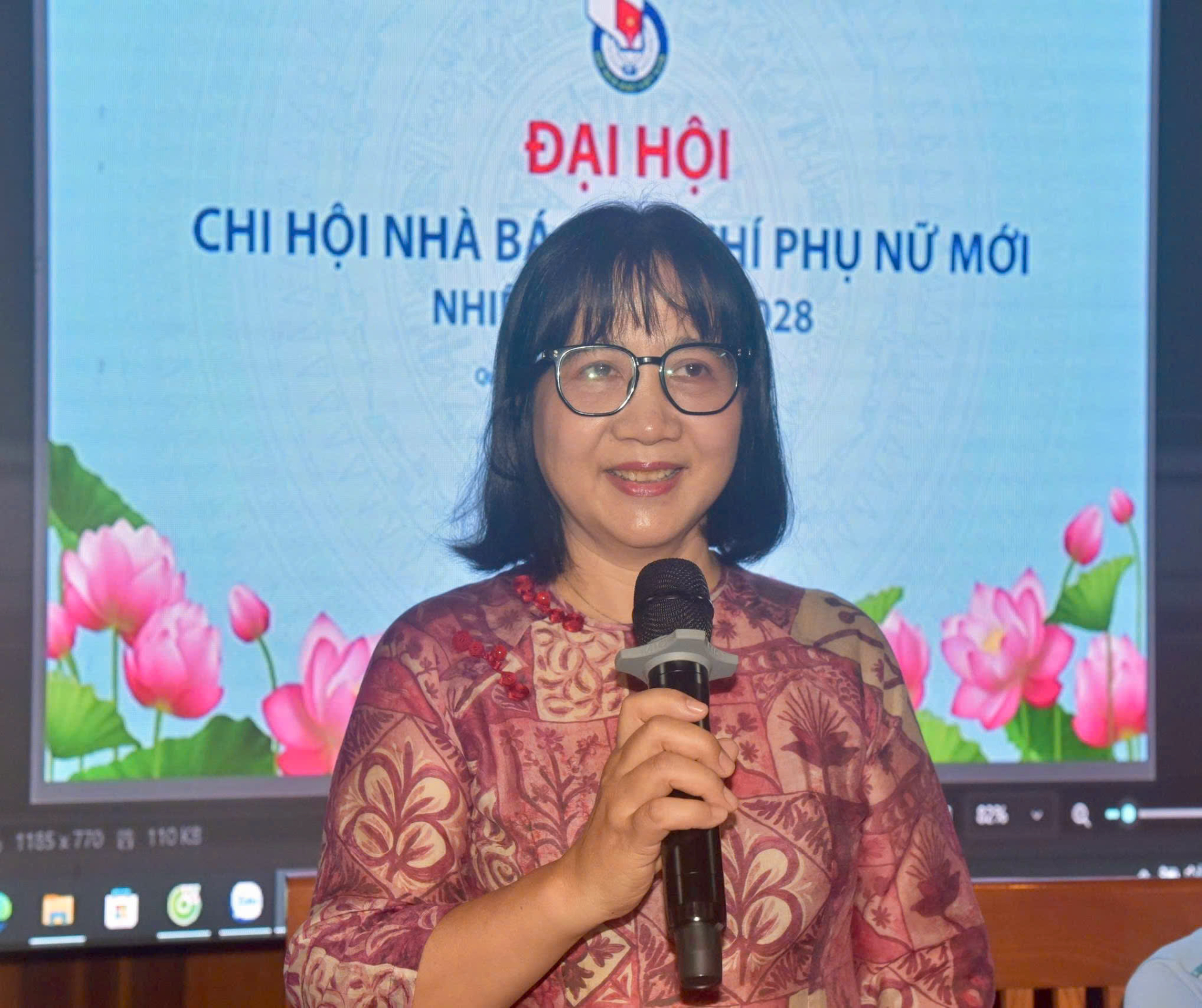 Nhà báo Chu Thị Thu Hằng - Tổng biên tập Tạp chí Phụ nữ Mới phát biểu tại Đại hội. 