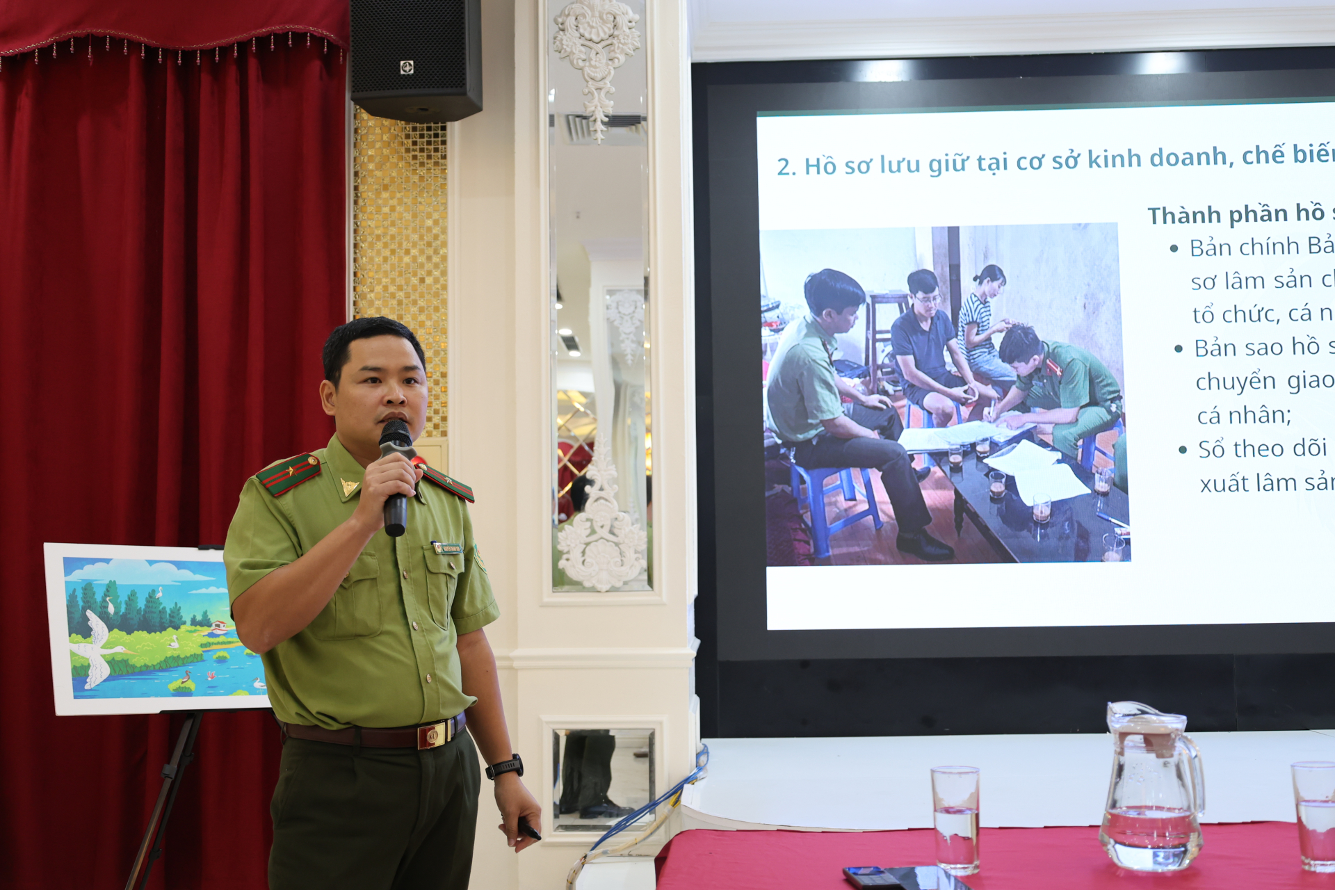 Ông Nguyễn Thanh Sơn, Phó Đội trưởng Đội Kiểm lâm cơ động & PCCCR trình bày tại sự kiện