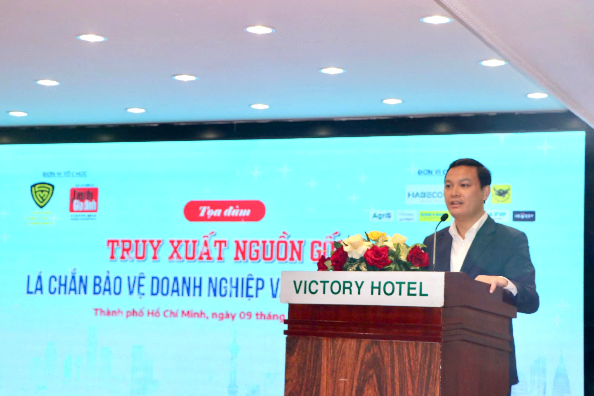 Ông Hoàng Vững, Tổng Biên tập Tạp chí Tiếp thị & Gia đình phát biểu tại chương trình.