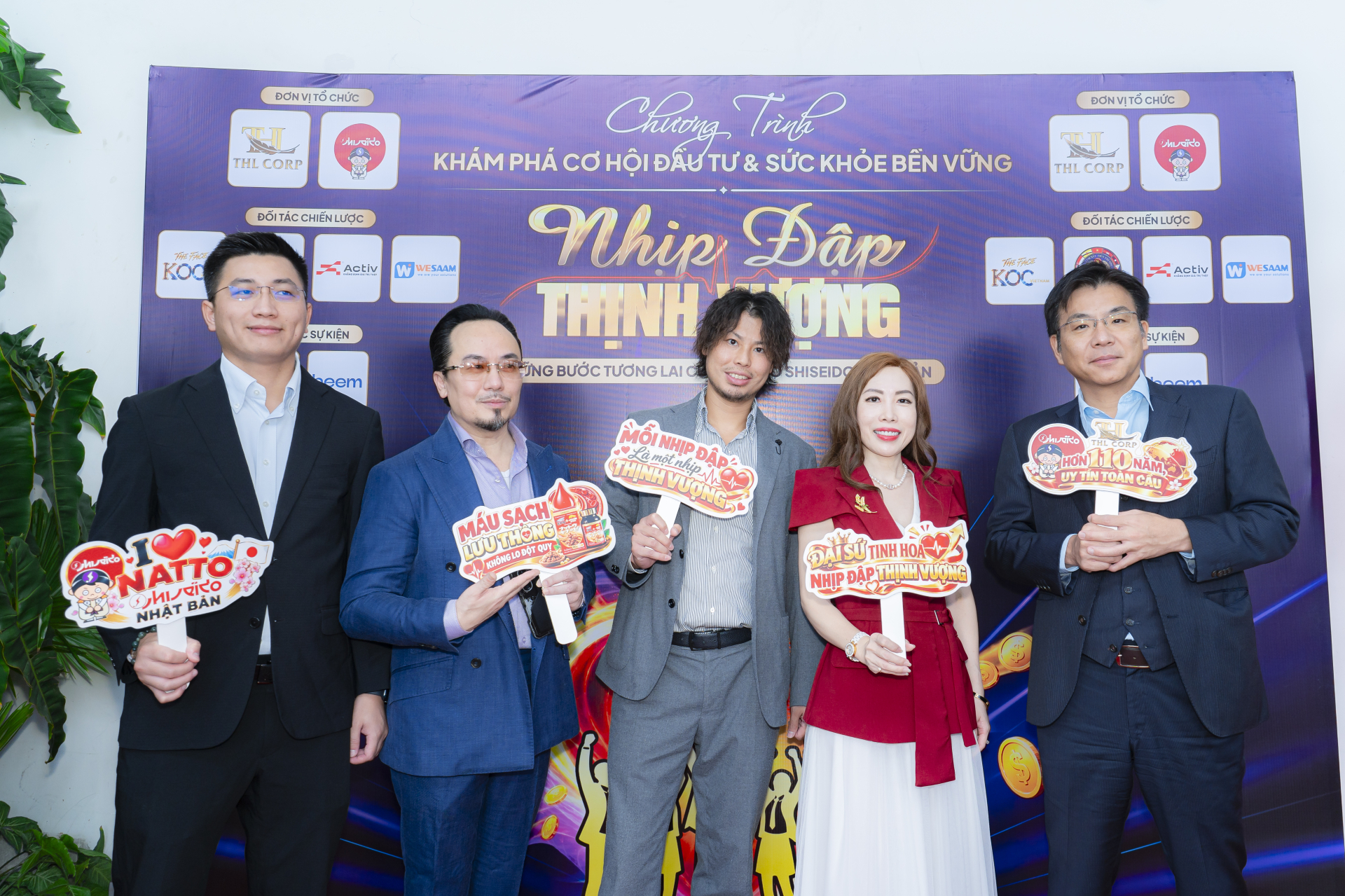 Bà Bùi Thị Thu Hương, Tổng Giám đốc Công ty Cổ phần Truyền thông THL cùng đại diện Shiseido Pharma Nhật Bản và các đối tác.