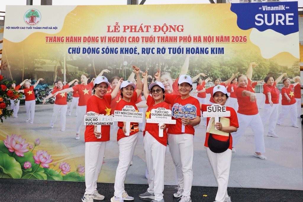 Người cao tuổi cùng Vinamilk Sure lan tỏa tinh thần chủ động sống khỏe, sống vui và tích cực. Ảnh: Vi Nam.