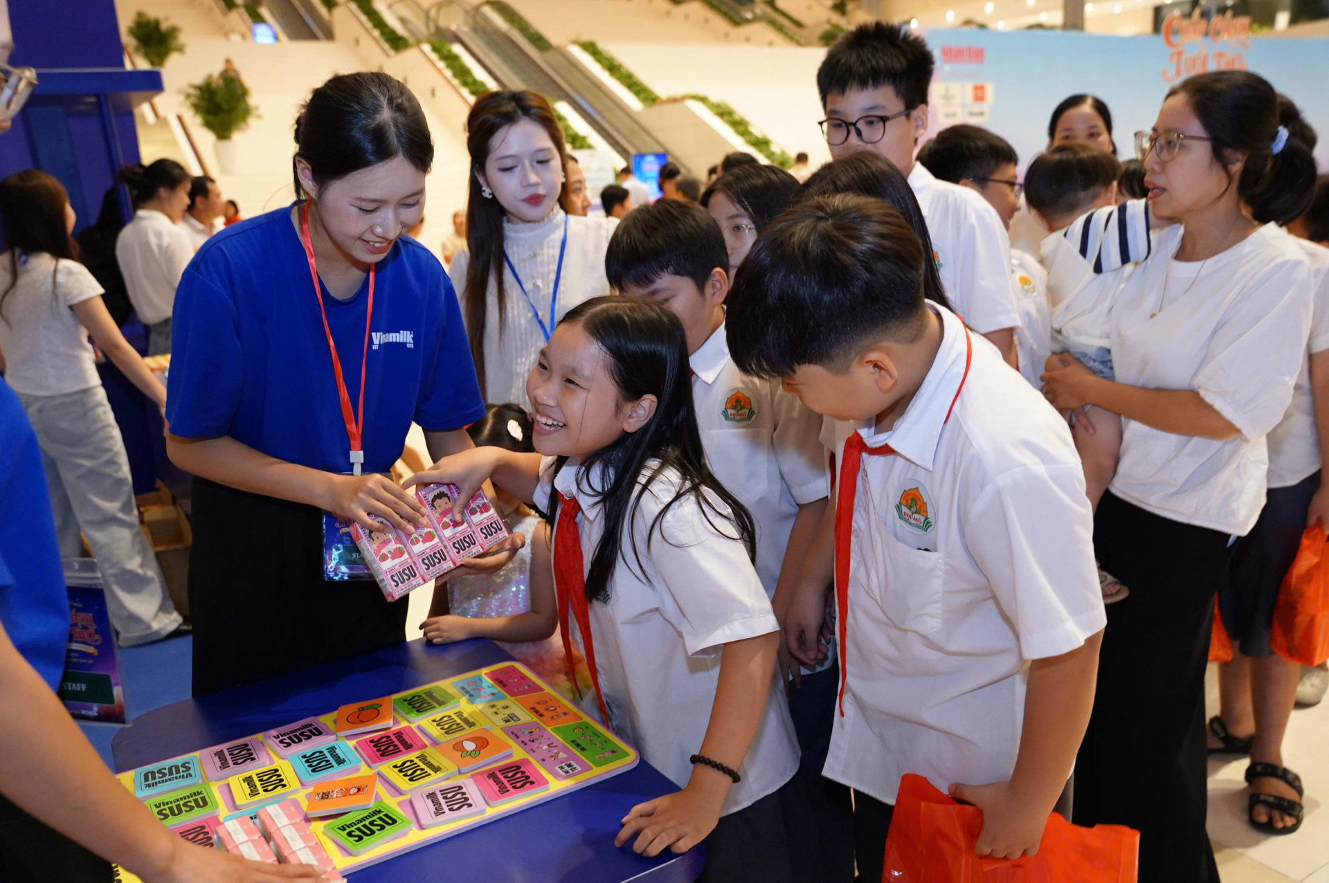 Những khoảnh khắc hồn nhiên và vui tươi của trẻ thơ tại không gian trải nghiệm của Vinamilk. Ảnh: Vi Nam