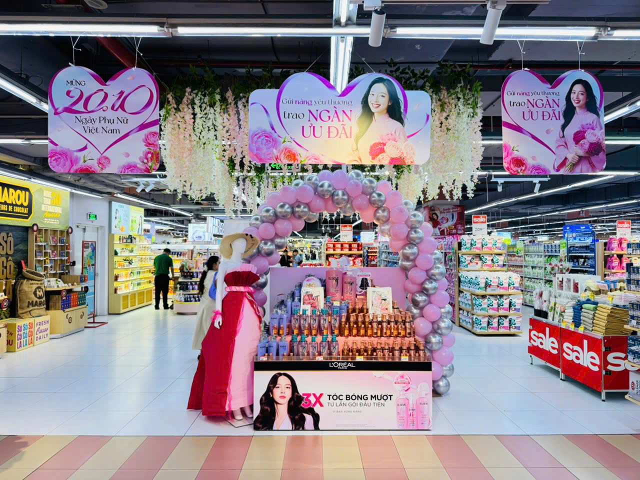 Trang trí tại WinMart.