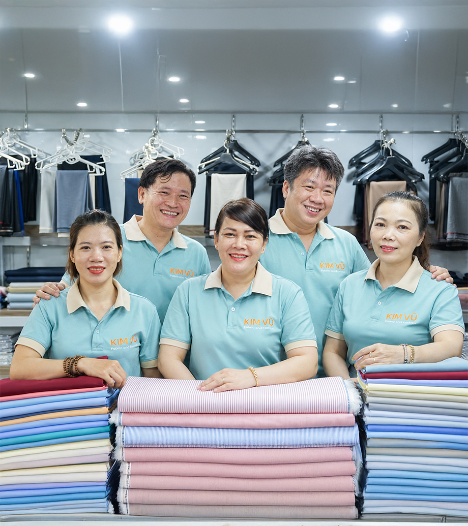 Những ký ức đầu đời của Trần Hoàng Kim Ngân gắn với các dãy vải tại chợ Soái Kình Lâm, nơi cha mẹ gây dựng cửa hàng từ năm 1994.