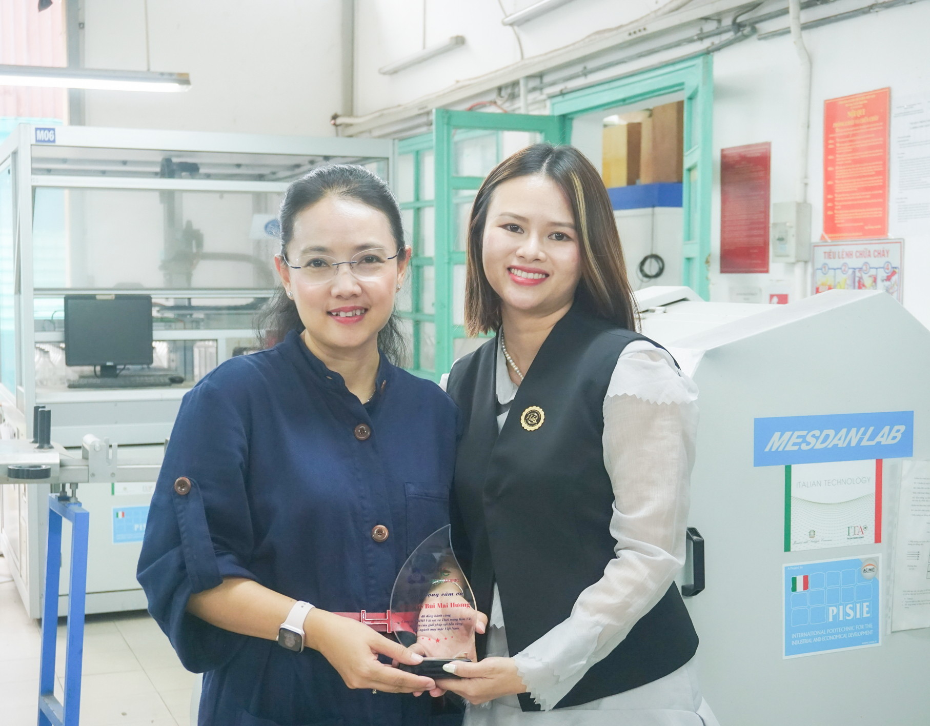 Từ năm 2022-2023, Kim Vũ tiên phong hợp tác với Đại học Bách khoa TP.HCM phát triển các dòng vải xanh từ cà phê, tre, dứa...