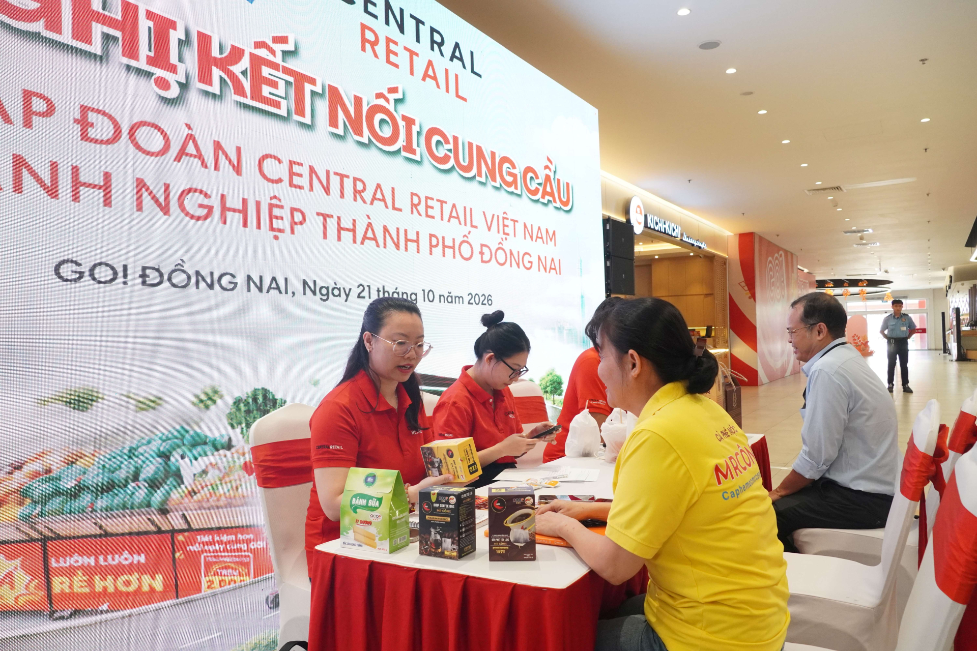 Đội ngũ thu mua của Central Retail Việt Nam kết nối trực tiếp với nhà cung cấp tiềm năng Đồng Nai.