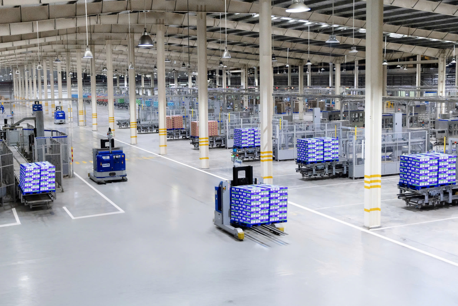 Tại Nhà máy Mega, nhiều ý tưởng cải tiến xuất phát từ chính những người trực tiếp vận hành dây chuyền, máy móc (Ảnh: Minh Anh).