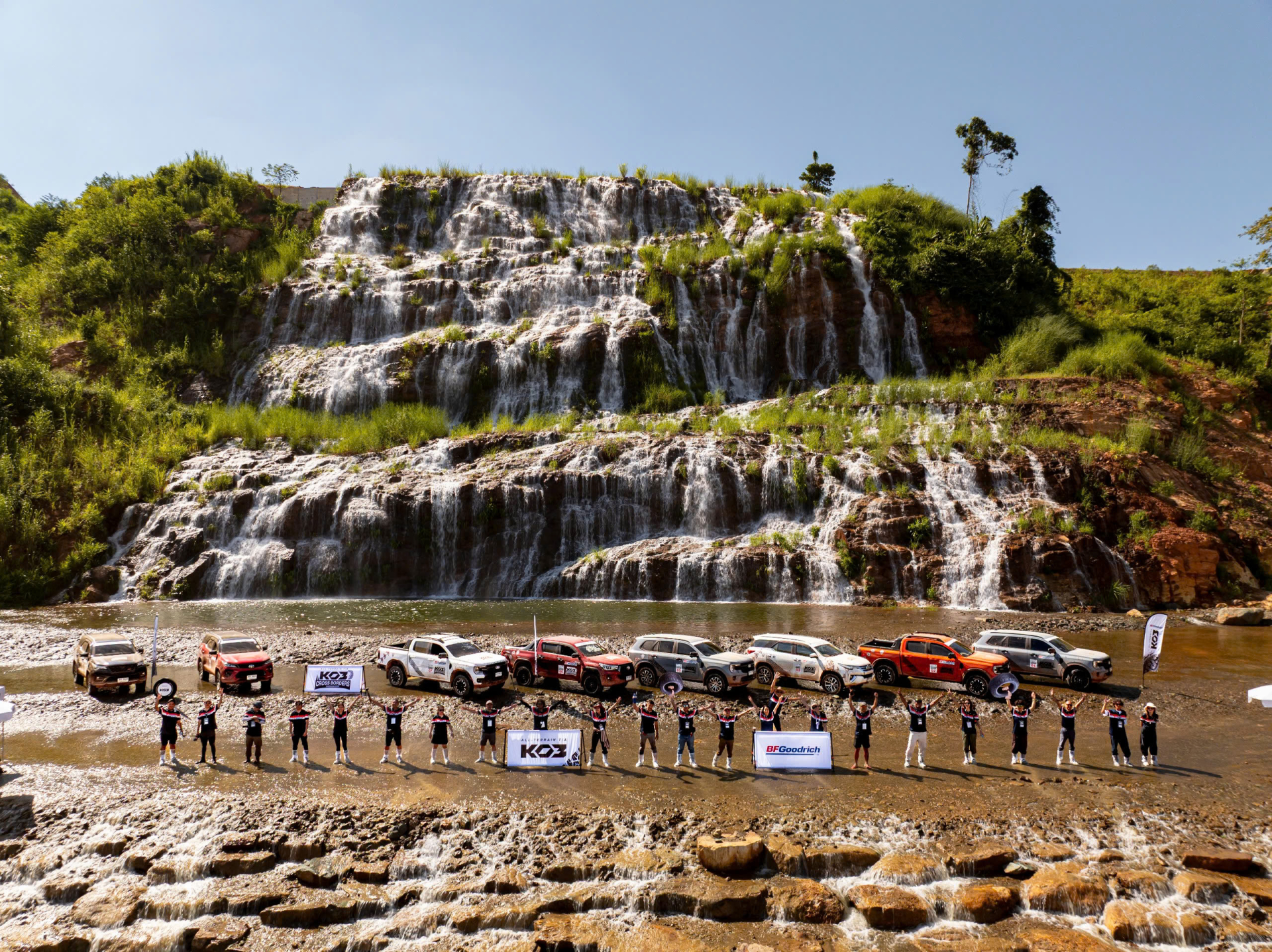   BFGoodrich All-Terrain T/A KO3 đồng hành cùng caravan 630 km qua Thái Lan và Lào, kết hợp trải nghiệm địa hình, kỹ năng lái xe và giao lưu văn hóa.  