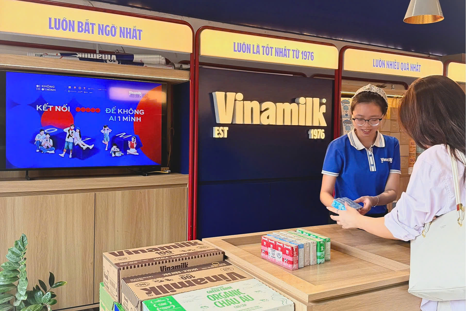 Các nền tảng trực tuyến của Vinamilk trở thành một trong những điểm chạm giúp thông điệp của chiến dịch “Không một mình” tiếp cận cộng đồng (Ảnh: Minh Anh).