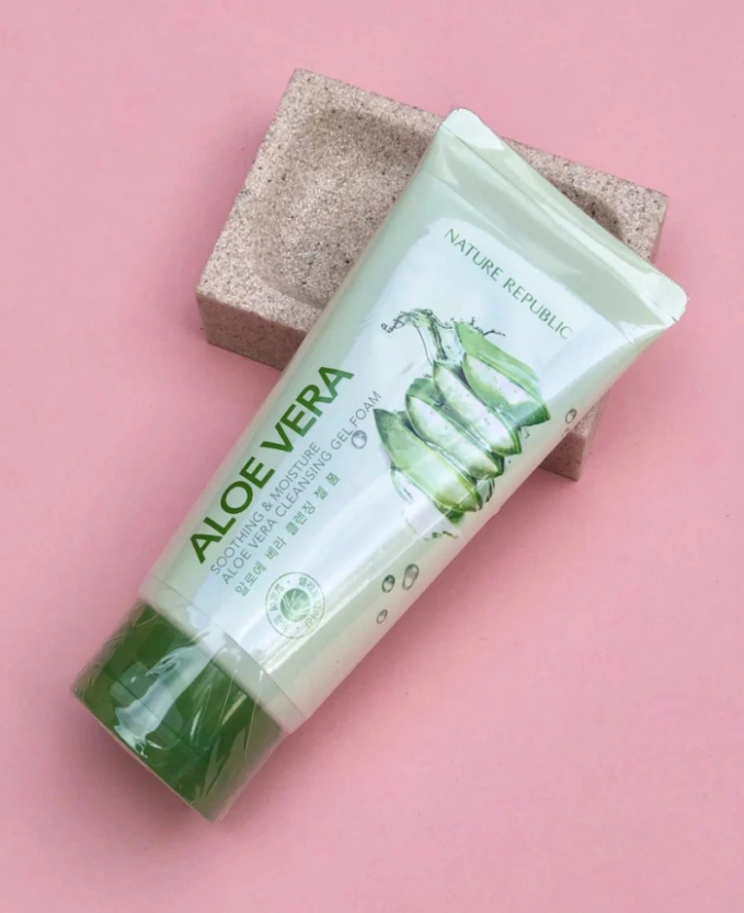 Kem tẩy trang Nature Republic Soothing & Moisture Aloe Vera Cleansing Gel Cream