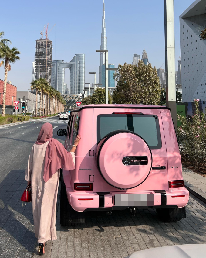 Chiếc xe màu hồng nổi bật của cô vợ nội trợ