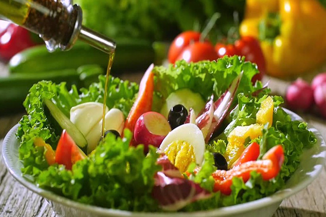 Ăn salad rau xanh mỗi ngày không chỉ hỗ trợ giảm cân mà còn giúp tăng cường tiêu thụ chất dinh dưỡng.