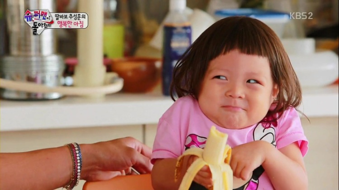 Biểu cảm cực hài hước của Choo Sarang khi mới 3 tuổi trên show 