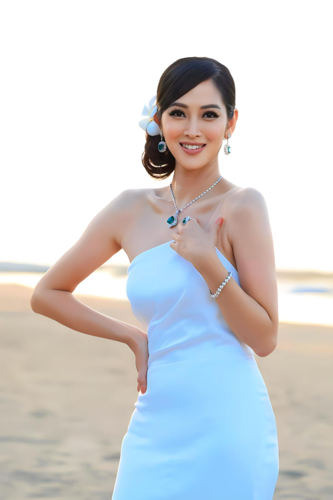 Elizabeth Thủy Tiên đeo trang sức đắt đỏ ngồi ghế nóng Hoa hậu Đại dương Việt Nam 2023 