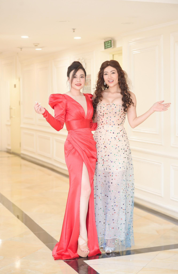 Hoa hậu Phan Kim Oanh cùng diễn viên Thanh Hương - thành viên BGK.