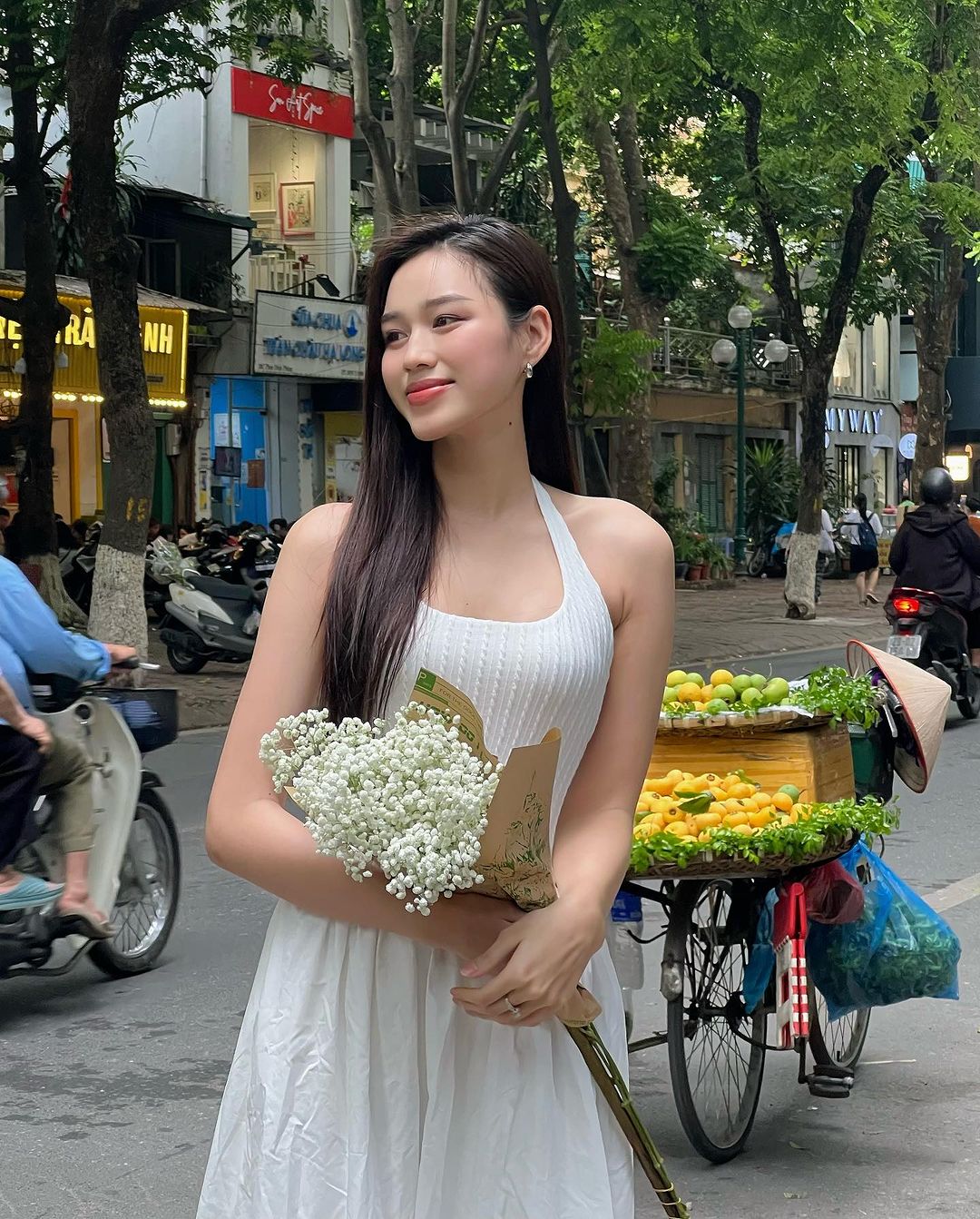 Làn da trắng hồng, mịn màng của Hoa hậu Việt Nam 2020 khiến nhiều cô gái ngưỡng mộ.