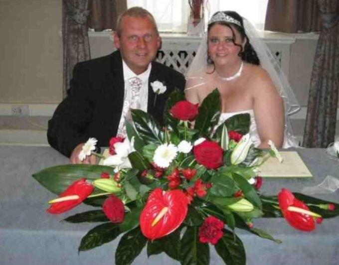 Ảnh cưới của Hayley Brown và Mark Rowlands