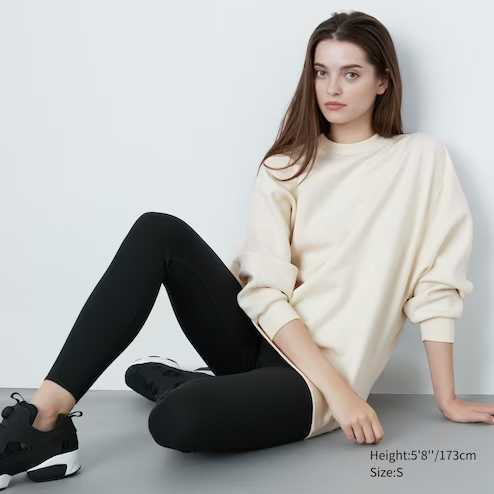   Nhắc đến áo nỉ hay áo len của mùa lạnh, những mẫu áo sweater của UNIQLO mang đến nét hiện đại trẻ trung mà vẫn thoải mái cho style ngày chuyển mùa của các bạn.  