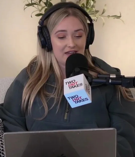 Emily kể lại chuyện tình của mình khi xuất hiện trong Podcast Two Hot Takes với vai trò khách mời