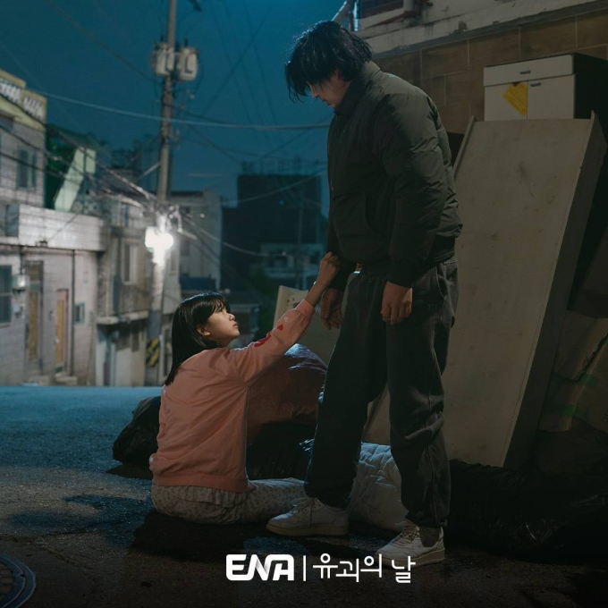 Màn ảnh Hàn có một bộ phim vừa lên sóng đã nhận nhiều lời khen, netizen bình luận: Định xem chơi mà thấy hay thật