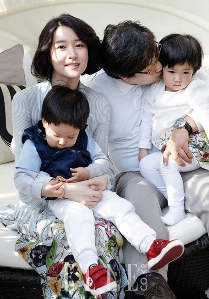 Hình ảnh hiếm hoi về gia đình Lee Young Ae và thương gia Mỹ gốc Hàn 