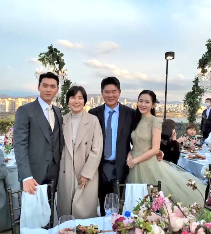 Khoảnh khắc trong hôn lễ của Hyun Bin - Son Ye Jin giờ mới được hé lộ