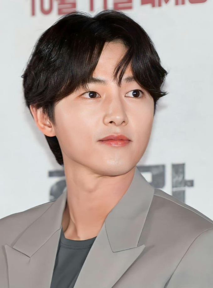 Công chúng cho rằng, Song Joong Ki tăng cân do chăm con trai