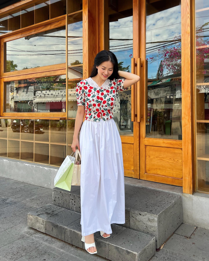 10 cách mặc chân váy dài trẻ trung như mỹ nhân Việt