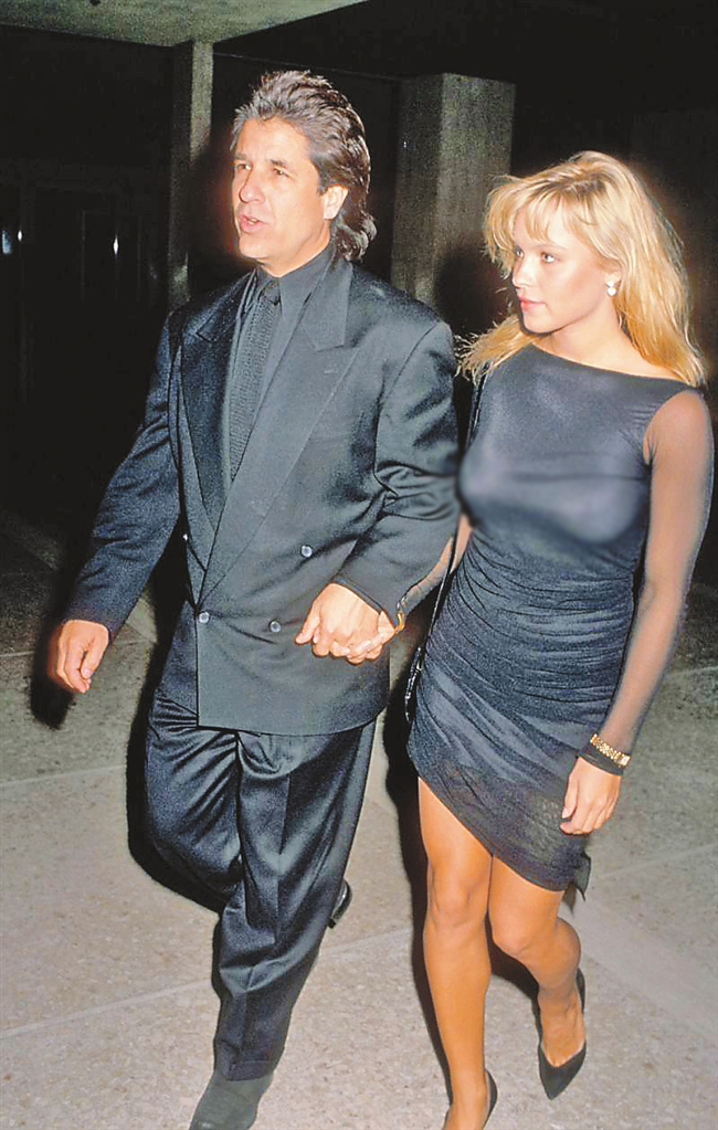 Pamela Anderson và Jon Peters