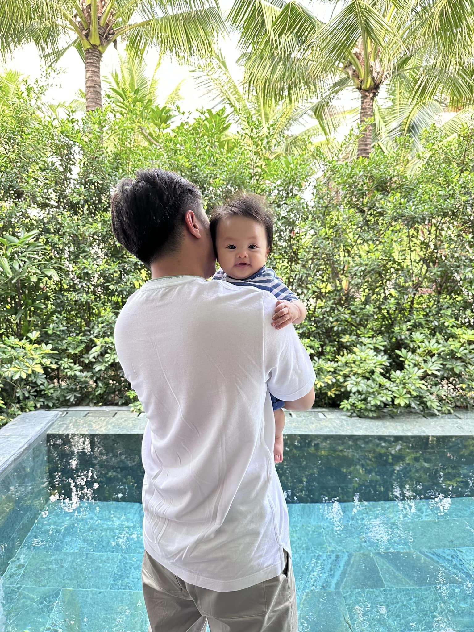 Dù bận rộn nhưng Cường Đô La vẫn dành nhiều thời gian để gần gũi với các con của mình