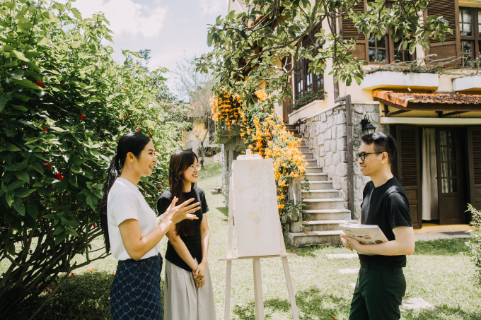 Hoa hậu Ngọc Hân đồng hành với các họa sĩ trẻ thông qua dự án xưởng sáng tác 