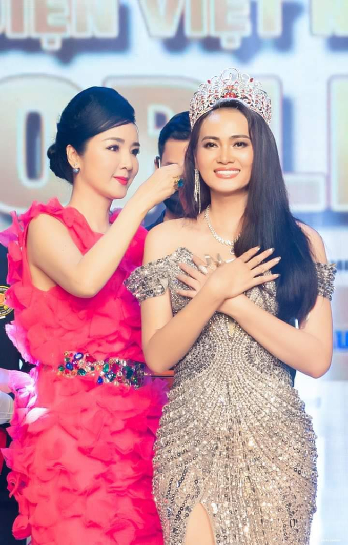 Bích Hạnh đăng quang Mrs World Vietnam 2022