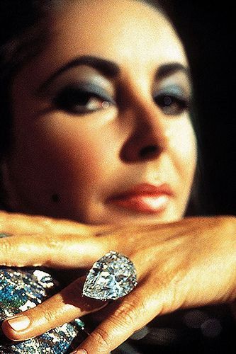 Elizabeth Taylor và chiếc nhẫn kim cương 8,8 triệu đô