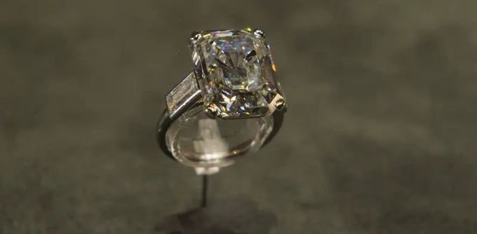 Grace Kelly và chiếc nhẫn đính hôn với Hoàng tử Rainier III của Monaco