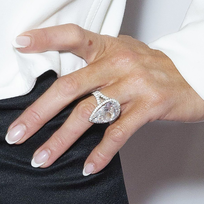 Paris Hilton và chiếc nhẫn kim cương trị giá 4,7 triệu đô
