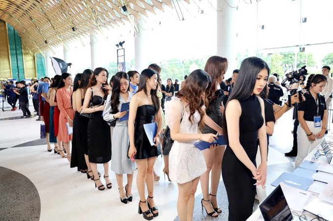 Đông đảo thí sinh tập trung tại buổi sơ khảo Miss Cosmo Vietnam 2023