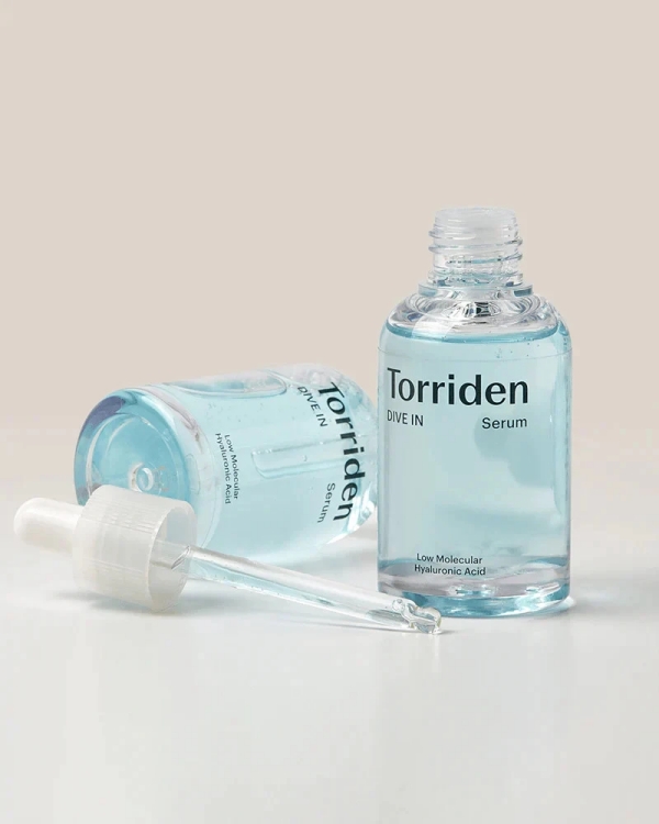 Serum DIVE IN TORRIDEN chứa axit hyaluronic phân tử thấp giúp giữ ẩm sáng bóng da