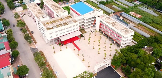 Một ngôi trường làng ở Hà Nội được đầu tư tới 130 tỷ đồng: Diện tích tới 11.456m2, có sân bóng đá cỏ xanh mướt như trường tư
