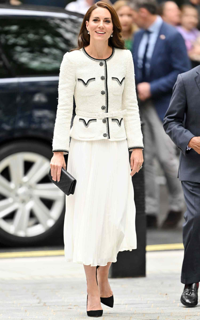 9 set chân váy dài cho thấy đẳng cấp biểu tượng thời trang của Vương phi Kate Middleton