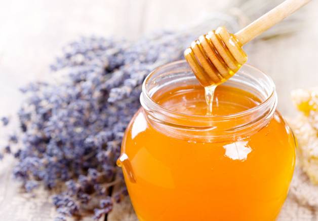 Sau khi thức dậy vào buổi sáng, nếu uống một ít nước mật ong ấm sẽ có tác dụng thúc đẩy nhu động dạ dày hiệu quả.