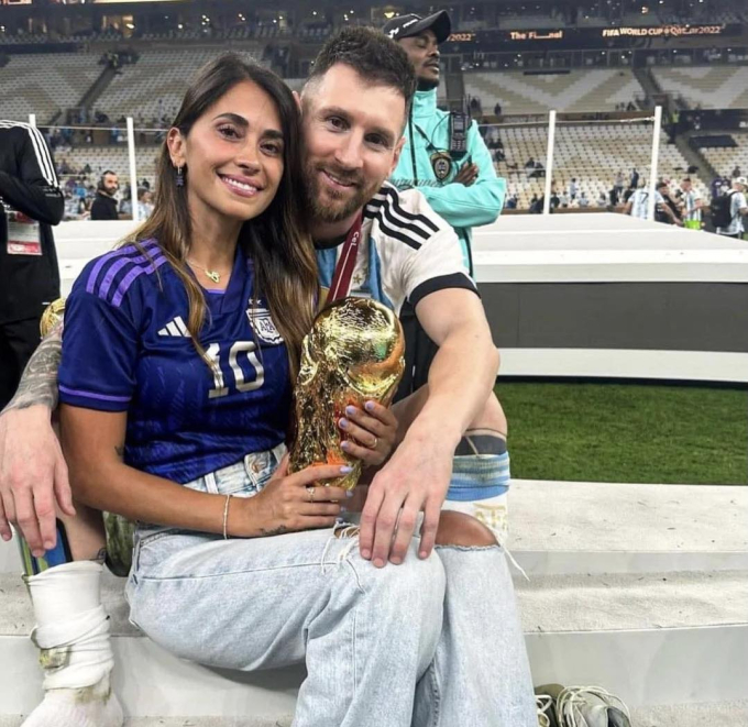 Antonella và Messi sau trận chung kết World Cup 2022