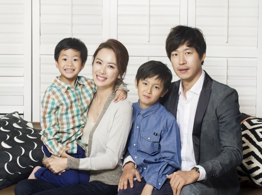 Gia đình 4 người nhà Yoo Jun Sang và Hong Eun Hee