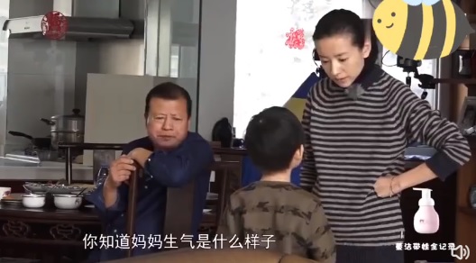 Khoảnh khắc Đổng Khiết nghiêm khắc dạy con trong một chương trình