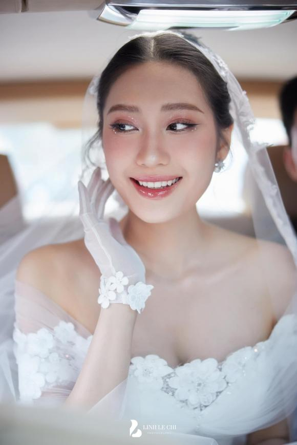 Váy cưới của Doãn Hải My: Thiết kế phủ ren ngọt ngào, cô dâu đội khăn voan đẹp tựa công chúa